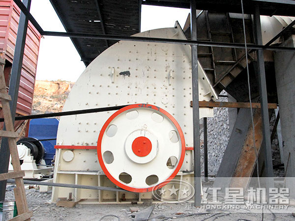 重錘式粉碎機作業(yè)現(xiàn)場，環(huán)保少污染