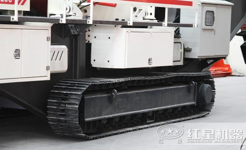 小型履帶石頭破碎機(jī)：履帶液壓驅(qū)動，砂廠暢通無阻