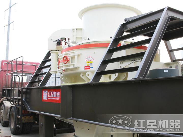 HVI沖擊式移動(dòng)破碎站，產(chǎn)量70-585t/h，稀油自潤滑