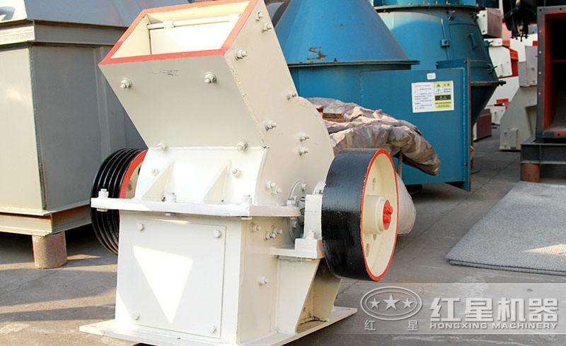 小型錘式破碎機(jī)，體積小，易移動(dòng)