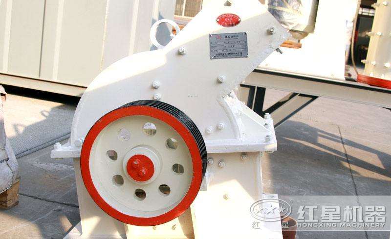 多種型號(hào)錘式破碎機(jī)，不同產(chǎn)量，可滿(mǎn)足用戶(hù)不同需求