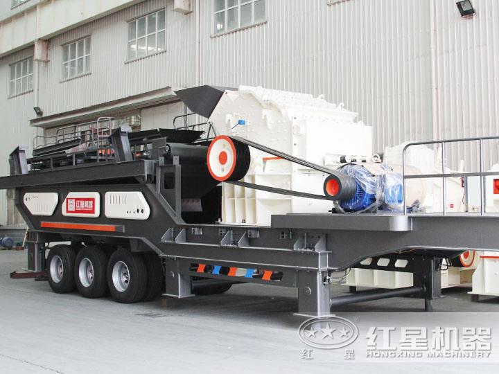 移動式細碎機能夠?qū)Σ煌捕鹊奈锪线M行細碎加工，效能高節(jié)能