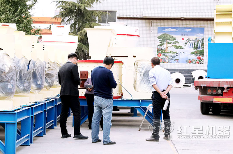 紅星立式復合破碎機價格合理，客戶選型