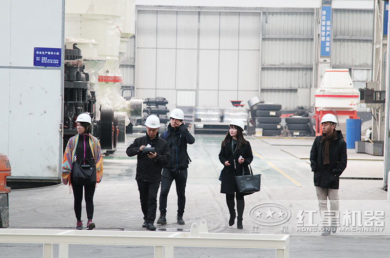 規(guī)?；O備廠房，提供立式復合破碎機免費咨詢